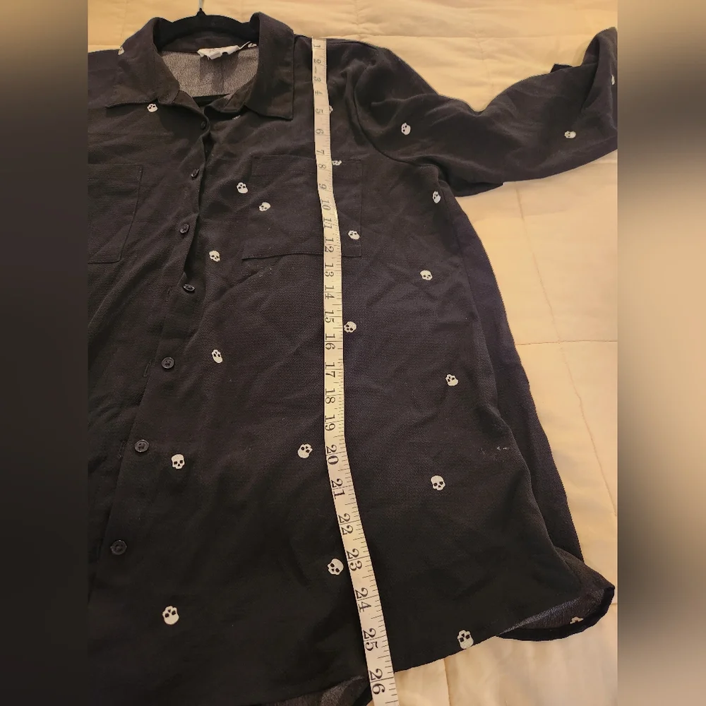Skull Pattern Women's Shirt, Black Button Down Shirt, Sz Large, Goth Olive & Oak - Picture 8 of 8